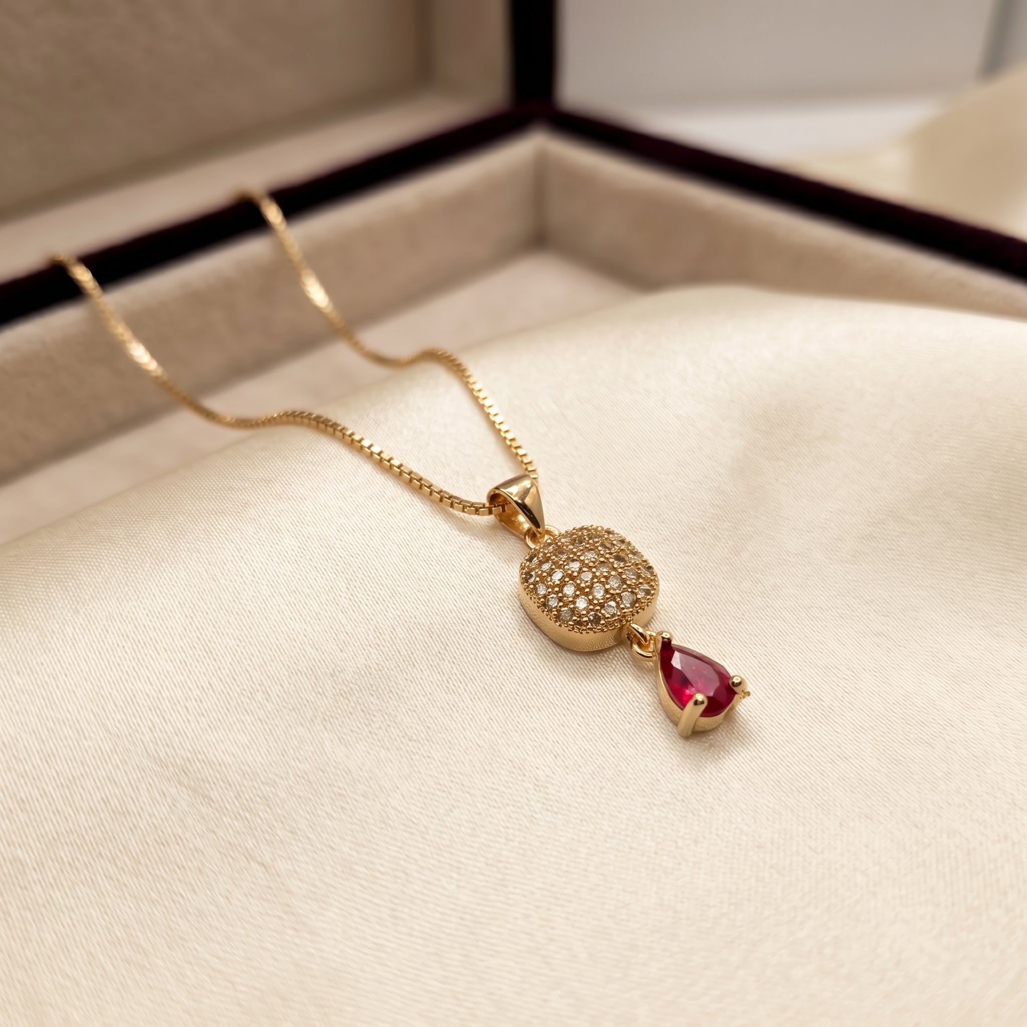 PC-005 A Little Pendent, A Lot Of Elegance