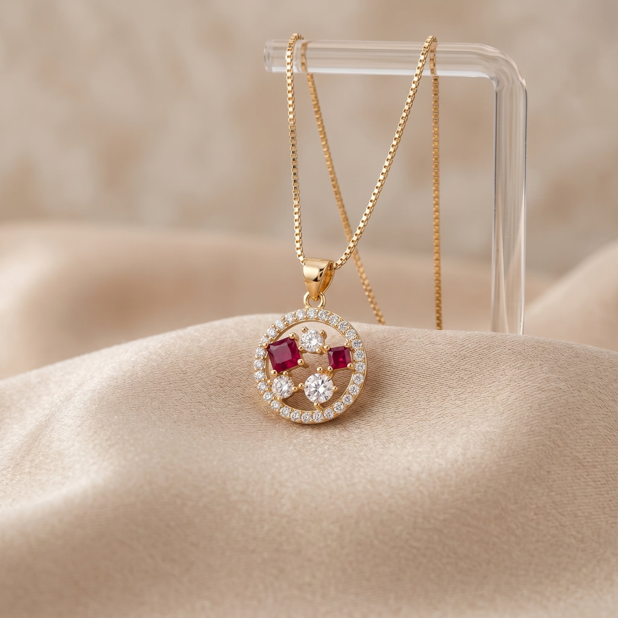 PC-004 A Pendent That Completes The Look